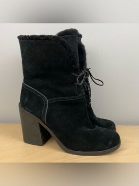 UGG Women’s Size 9.0 Jerene Black Suede Shearling Lined Heeled Boots Booties